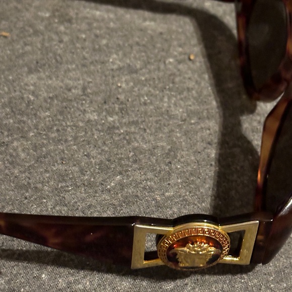 Versace Sunglasses 90's fabulous .like new - Picture 3 of 6